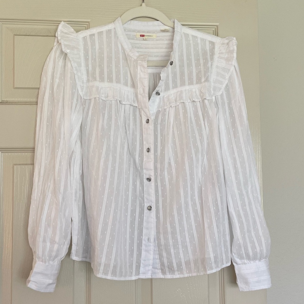 Women’s Levi’s frilly ruffle button up blouse